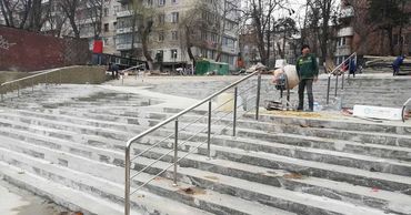 На Ботанике продолжаются работы по благоустройству территории.