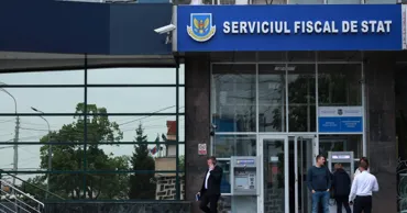 Doi foști angajați ai Fiscului, condamnați după ce au promis intervenții la CSJ