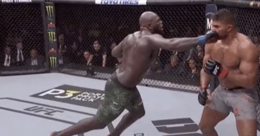 Звезде UFC разорвало губу при нокаутирующем ударе