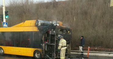 В Парканах загорелся автобус с пассажирами.