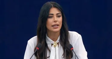 Греческий евродепутат обвинила фон дер Ляйен в исламизации Европы: Вы нас разорили