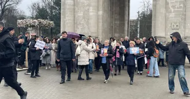 В Кишиневе десятки людей участвуют в марше памяти Людмилы Вартик