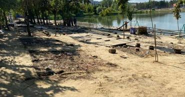 Чебан: В парке La Izvor владелец сам оплатит демонтаж и вывоз ресторана. Фото: actualitati.md.