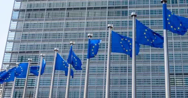 ЕК отвергает политический аспект в деле против Google, но решение затягивается