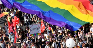 Budapesta a găzduit din nou Gay Pride: Mii de oameni au defilat în ciuda caniculei