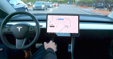 Бортовые компьютеры Tesla с платежными данными водителей нашли на свалке.