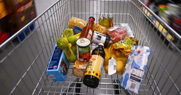 Marea Britanie va îndemna populația să-și facă provizii de alimente în caz de atac cibernetic din partea Rusiei