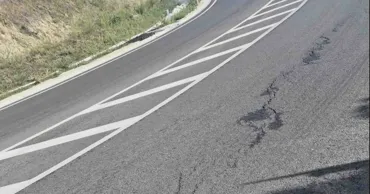 Fisuri la un drum reabilitarea căruia a costat un milion de euro pentru un kilometru