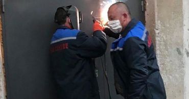 Жилой дом в секторе Центр изолирован из-за COVID-19.