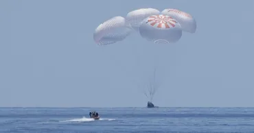 Nava Crew Dragon a aterizat cu succes în largul coastei Californiei