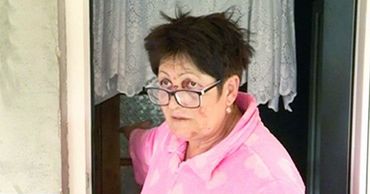 Жительница Хынчешт пожаловалась на избившего ее лопатой соседа.