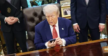 СМИ: От имени Трампа запатентовали смартфон и оператора связи
