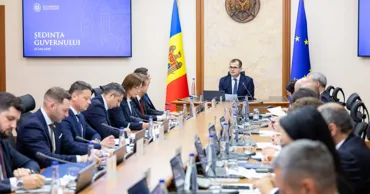 Премьер-министр объявил войну завышенным зарплатам в госсекторе