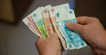 Закон об оплате труда предусматривает снижение 13-й зарплаты бюджетникам