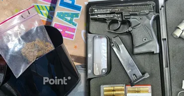 Droguri și arme, descoperite în timpul verificării bagajelor la postul vamal Leușeni