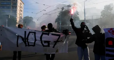 Полиция Женевы разогнала слезоточивым газом протестующих против саммита G7