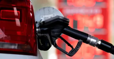 Germania taie taxele la carburanți și pregătește plafonarea prețurilor