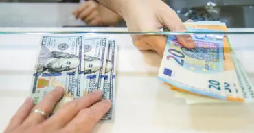 Curs valutar 15 iulie 2026: Cât valorează un euro și un dolar