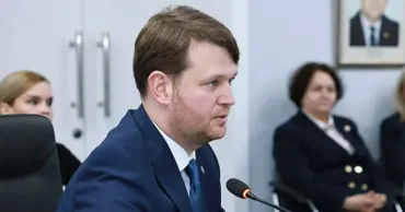 Представители оппозиции настаивали на том, чтобы парламент заслушал Гаврилицэ