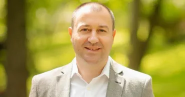Ambasadorul Moldovei în China: Exporturile de miere, cireșe și prune, o prioritate