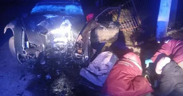 Accident grav la Bender: Un șofer beat s-a izbit violent într-un stâlp și un gard metalic