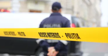 O femeie cu tulburări psihice a locuit într-un apartament cu cadavrul mamei sale