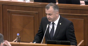 Депутаты PAS и DA покинули заседание парламента с криками “Позор”.