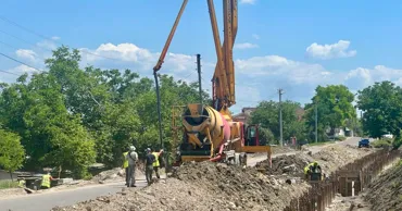 Lucrările de stabilizare a terasamentelor pe drumul G65 avansează