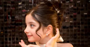 Fiica Svetlanei Sainsus a lansat o nouă piesă, dedicată zilei sale de naștere