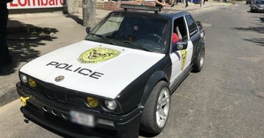 Автомобиль мужчины был похож на полицейскую машину. Фото: politia.md