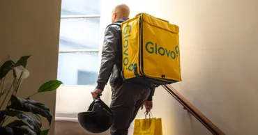 В Кишиневе двое мужчин напали на курьера Glovo и украли заказ