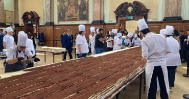 В Лондоне приготовили самый длинный в мире тирамису