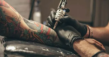Врачи: Татуировки могут лишить человека зрения