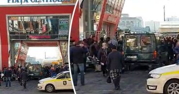Скандал на центральном рынке: Полиция заблокировала доступ гражданам. Фото: Point.md