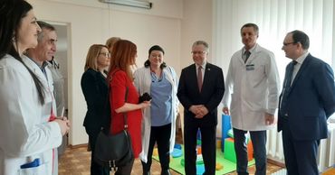 Посольство Франции подарило больнице №1 оборудование для кинетотерапии.