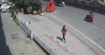 В Индии женщина, ожидавшая автобуса, погибла под машиной.