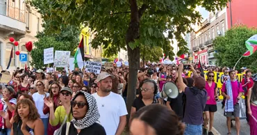 В Португалии тысячи людей протестовали против цен на жилье
