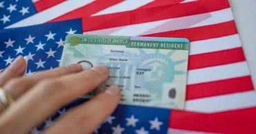 Новые правила подачи на грин-карту США вызвали хаос среди юристов и заявителей