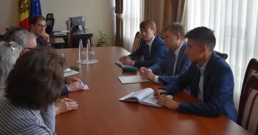 Valeriu Chiveri s-a întâlnit cu un grup de senatori francezi aflați în Moldova