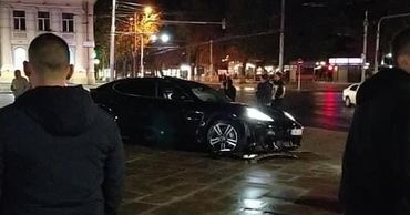 Водителю грозит до полутора тысячи леев штрафа и шесть штрафных пунктов.