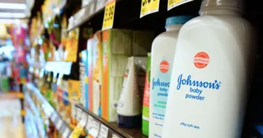Johnson &amp; Johnson снова проиграла в суде по делу о канцерогенной детской присыпке