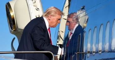 В Секретной службе США рассказали, что Трампу тайно меняли самолеты