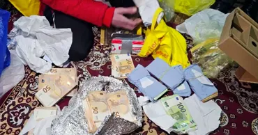 Un milion de lei, furați dintr-un apartament din Chișinău: O femeie a fost reținută