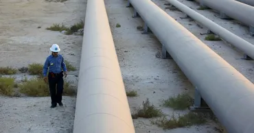 Bloomberg: Кувейт, Ирак, ОАЭ и Саудовская Аравия на треть сократили добычу нефти