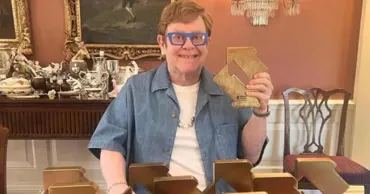 Elton John, în fruntea topului britanic cu noul său album pentru a 10-a oară