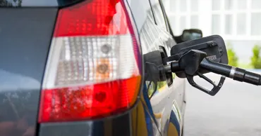 Эксперт: Из-за ситуации на Ближнем Востоке топливо может дорожать несколько месяцев