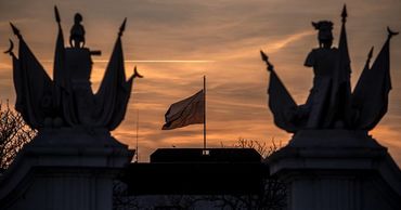 Словакия высылает трех российских дипломатов, подозреваемых в шпионаже.