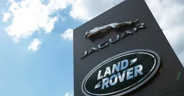 Прибыль Jaguar Land Rover обвалилась на 99%