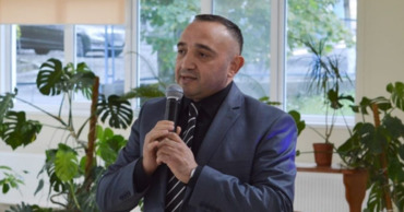 Заместитель директора лицея Orizont Умит Оз получил гражданство Молдовы.