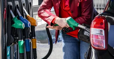 Carburanții se scumpesc din nou: Benzina și motorina depășesc 30 de lei pe litru